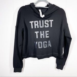 ALO Yoga Trust the Yoga Graphic Long Sleeve Cropped Black Hoodie Small